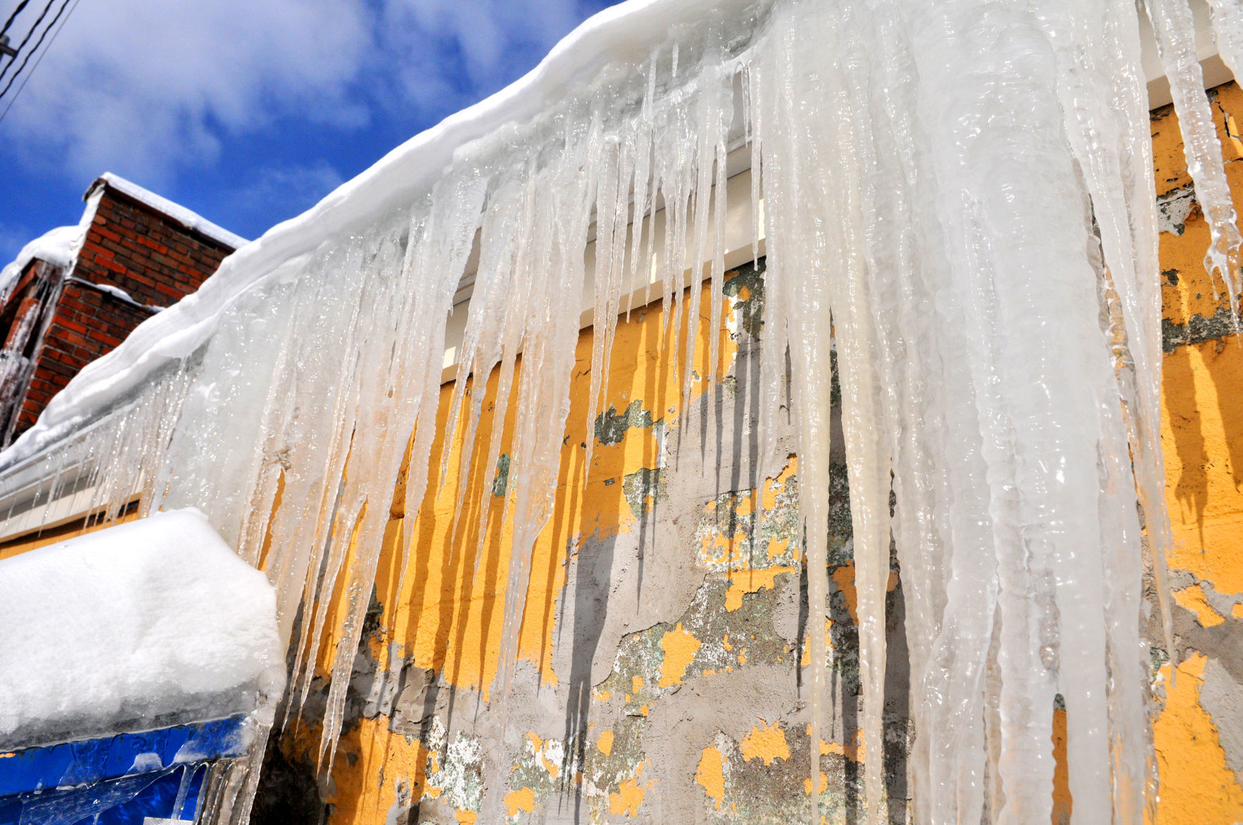 Chilling cold weather bring out icicles